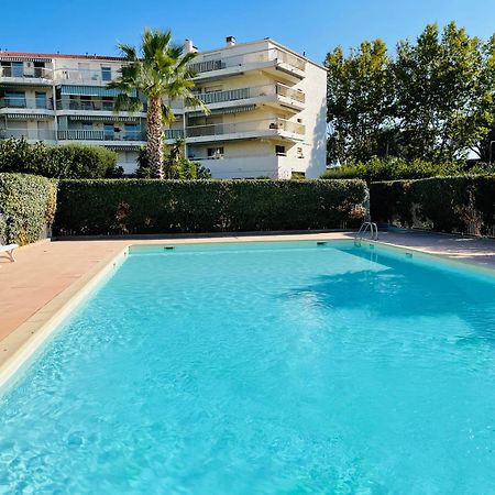Studio De Standing Climatise, Avec Piscine, Proche De La Mer Frejus Luaran gambar