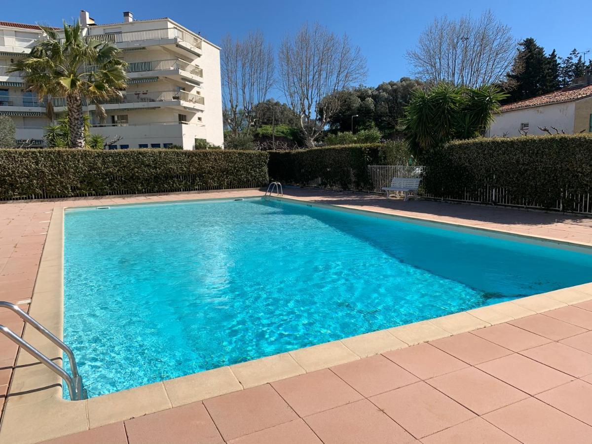 Studio De Standing Climatise, Avec Piscine, Proche De La Mer Frejus Luaran gambar