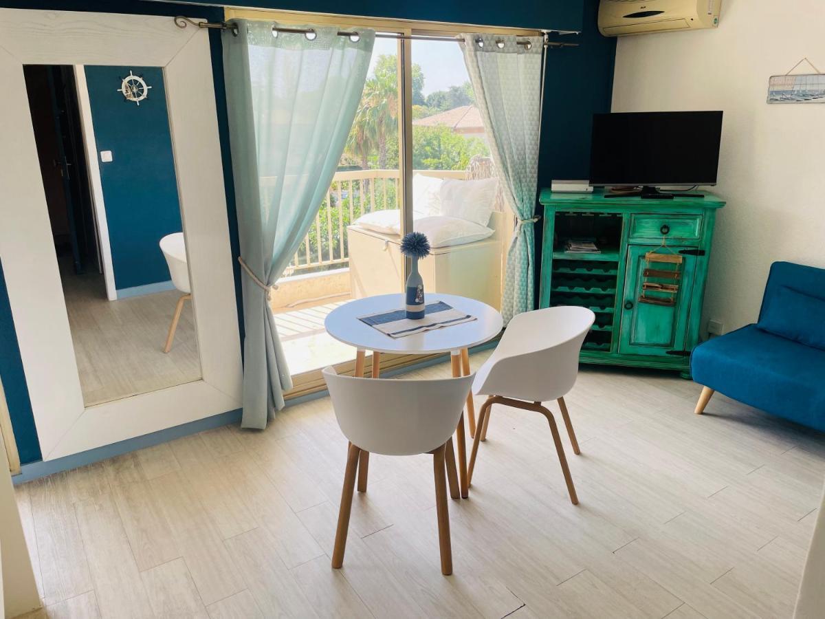 Studio De Standing Climatise, Avec Piscine, Proche De La Mer Frejus Luaran gambar