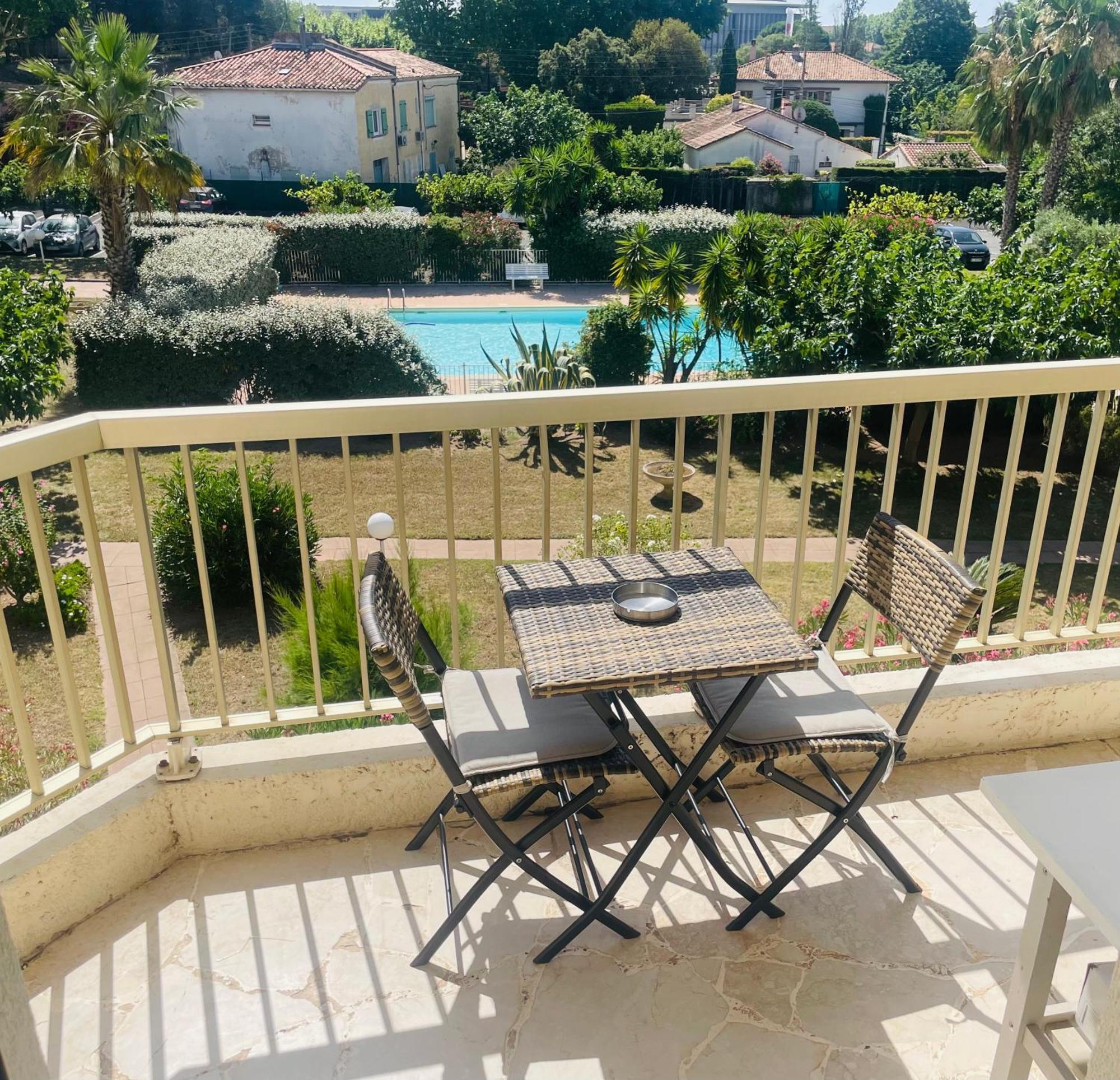 Studio De Standing Climatise, Avec Piscine, Proche De La Mer Frejus Luaran gambar