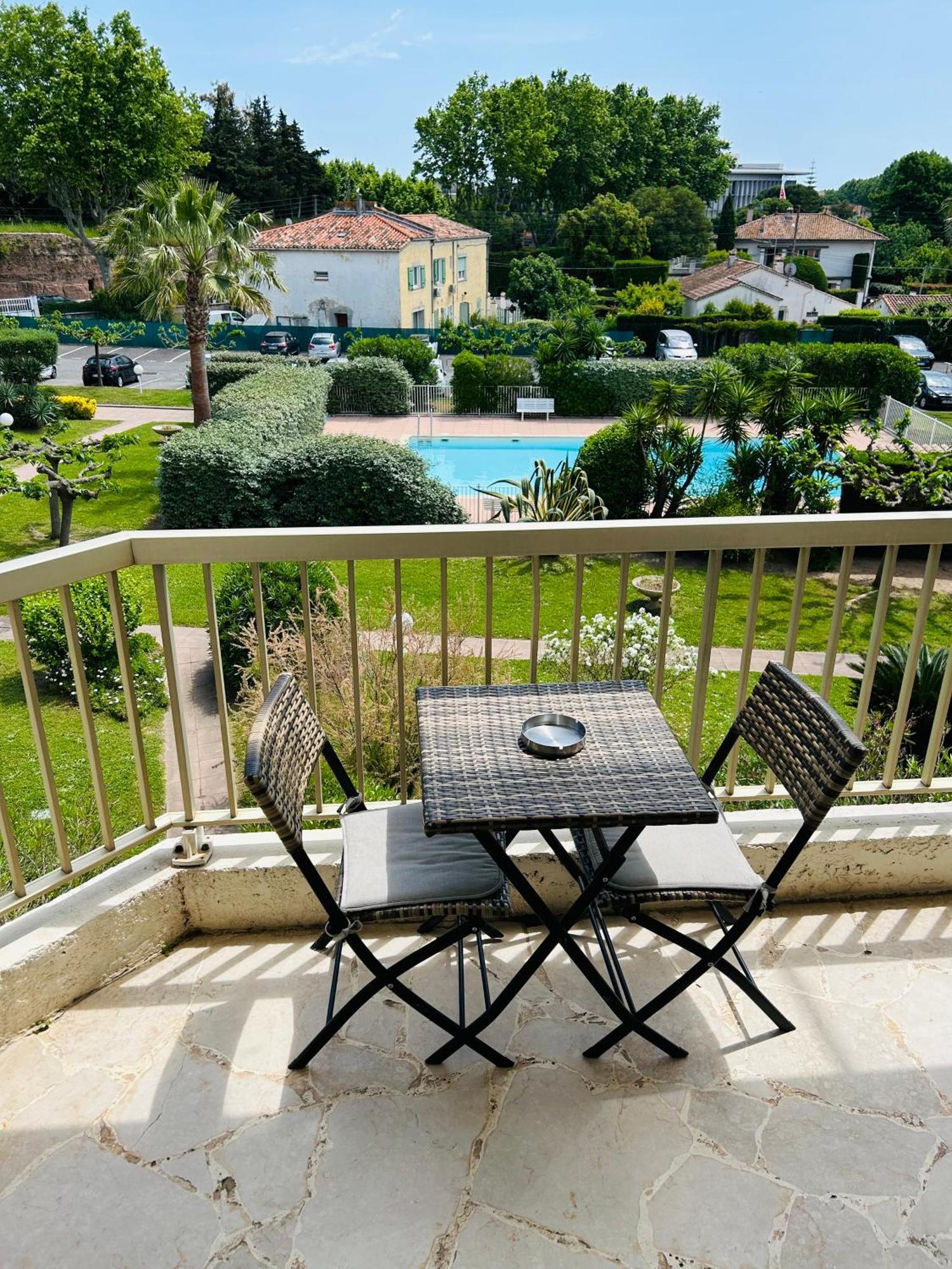 Studio De Standing Climatise, Avec Piscine, Proche De La Mer Frejus Luaran gambar